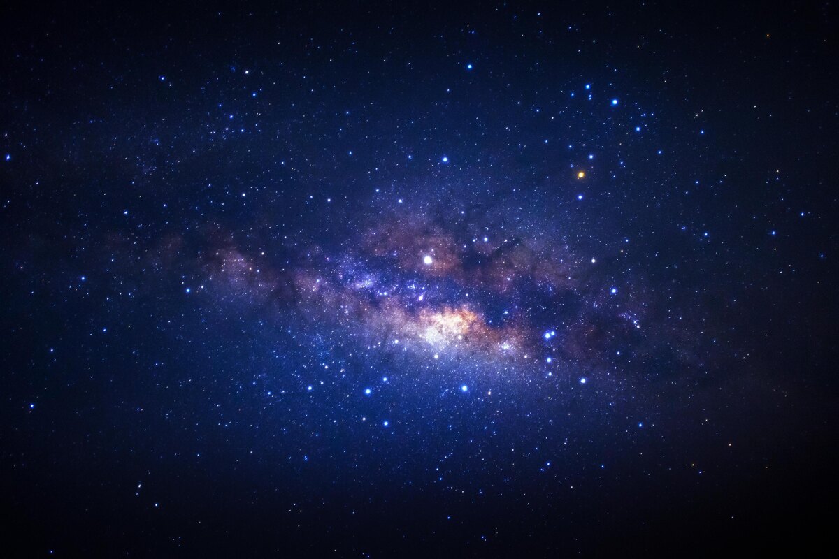 , фото: sripfoto/Shutterstock/Fotodom.ru📷Темная материя, а не черная дыра, могла бы питать сердце Млечного Пути