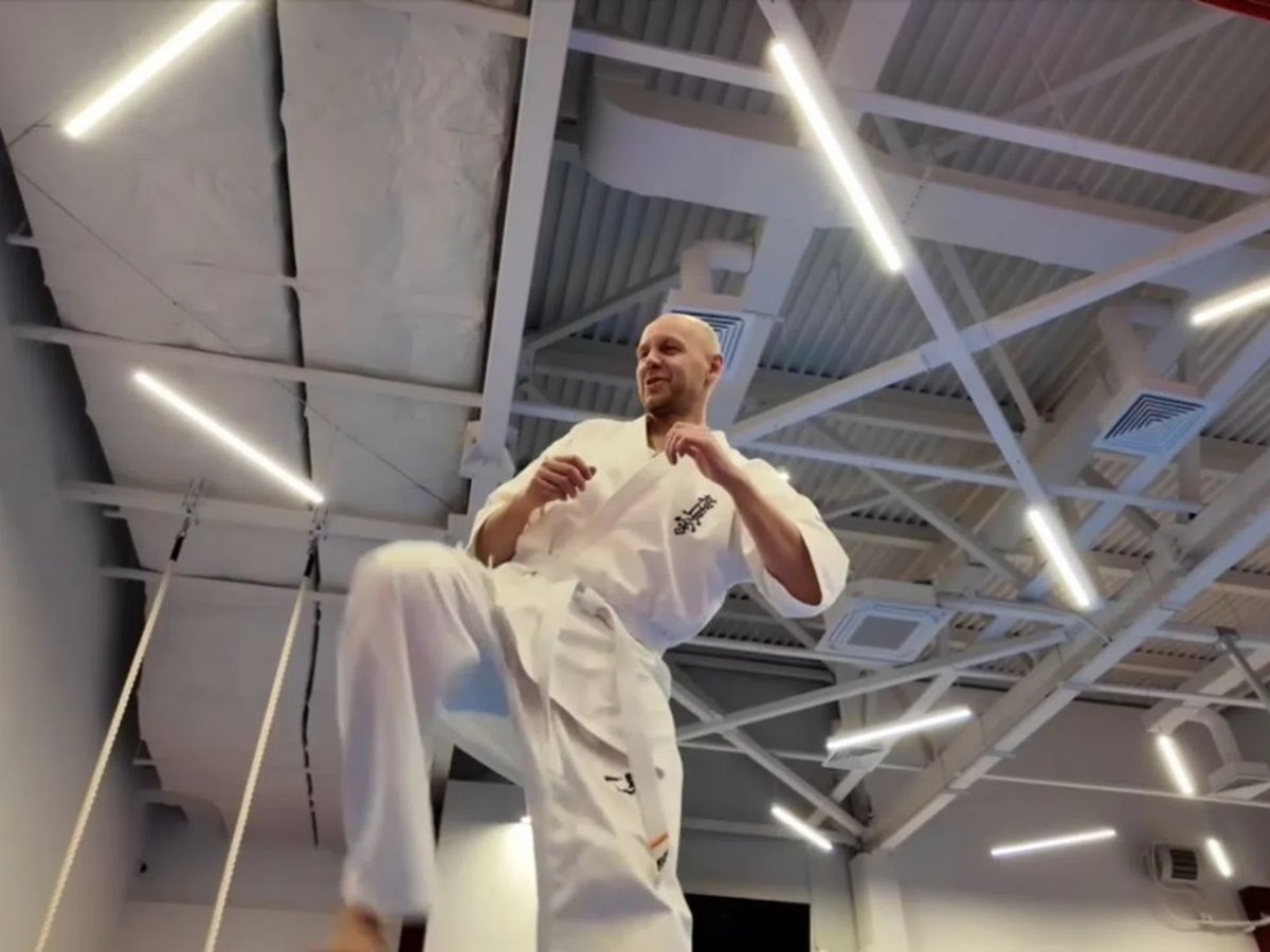    Глава Пуровского района Трапезников осваивает каратэ