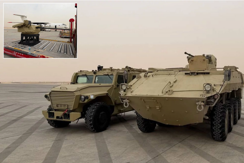 БТР-22 8x8 рядом с командным пунктомартиллерии"Планшет-А", а на врезке — дистанционно управляемый боевой модуль"Баллиста"