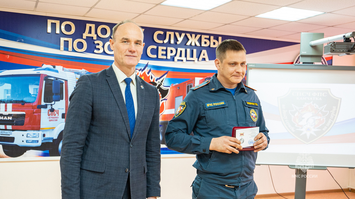 В конференц-зале специализированной пожарно-спасательной части прошло торжественное мероприятие, посвященное 36-ой годовщине со дня образования подразделения. На нем собрались сотрудники и ветераны части, представители Главного управления МЧС России по Камчатскому краю, КГКУ «ЦОД».