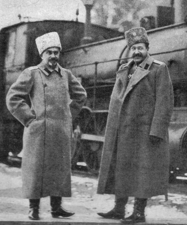 Генералы Данилов и Янушкевич.