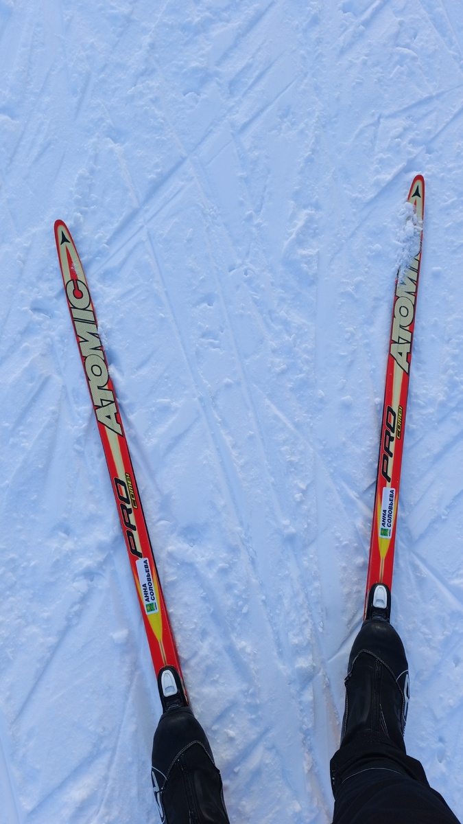 А вот дочь причин начать не ищет. И на лыжах успеваеет, и на коньках. Пока сезон :)