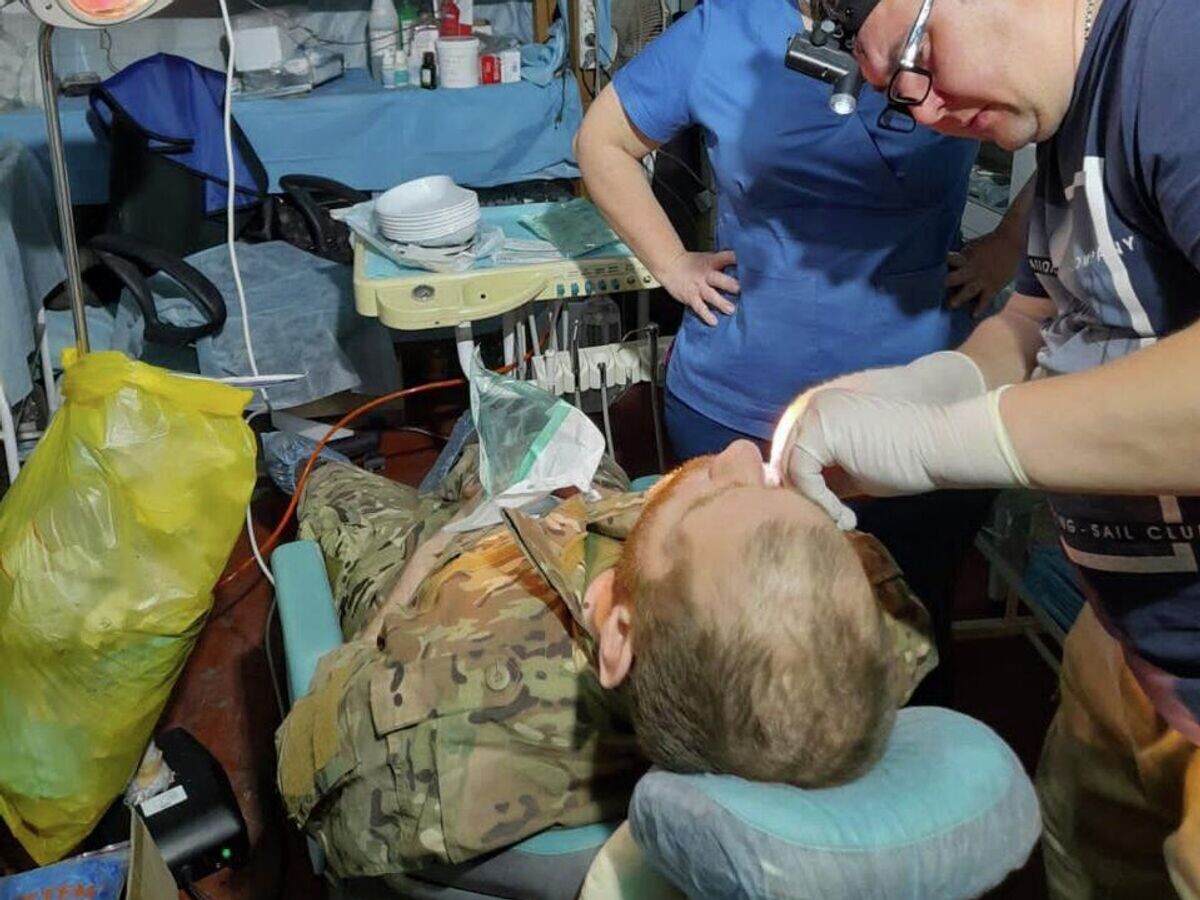    Евгений Лосев за день лечит десятки бойцов | © Фото предоставлено Евгением Лосевым