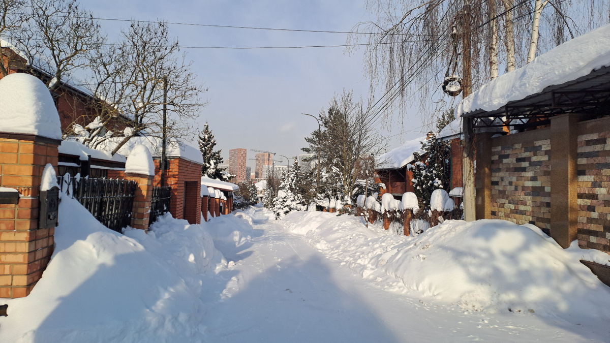 Первый заказ был в коттеджный посёлок.