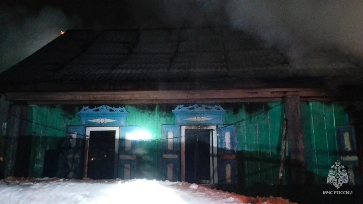    Младшая разбудила маму: в Башкирии ночью сгорел дом многодетной семьи