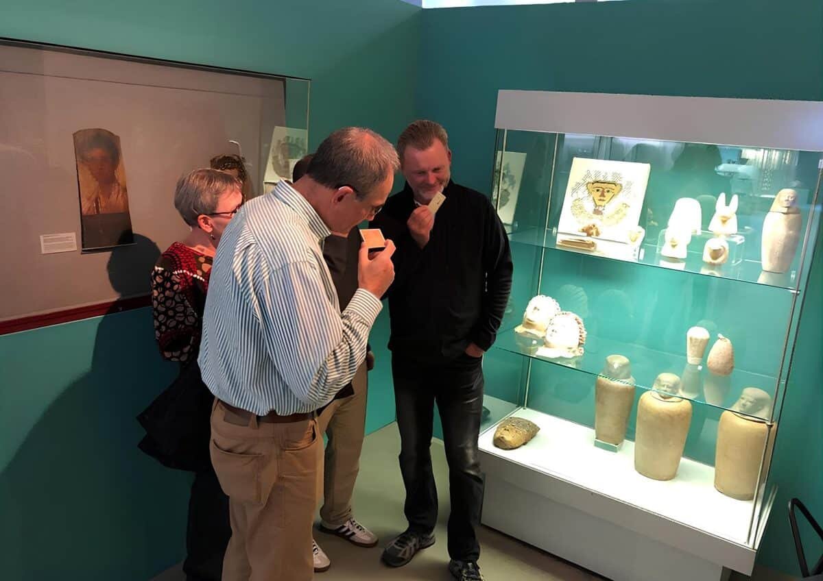    Посетители музея Августа Кестнера в Германии знакомятся с запахами древнеегипетских бальзамов, которые использовали для мумификации / © Sofia Collette Ehrich et al., Frontiers in Environmental Archaeology