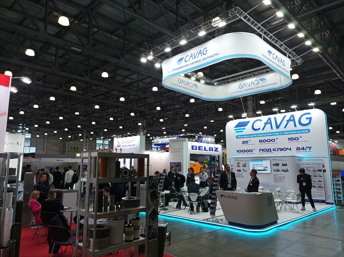 Входим и смотрим неплохо оформленные павильоны