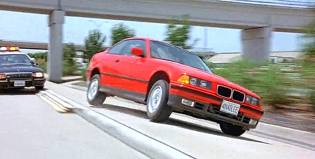 "Мистер Красный" - BMW 325is Третьего поколения. Насколько помню, в "Трассе 60" (2001) снимался тоже он, но в варианте кабриолета.