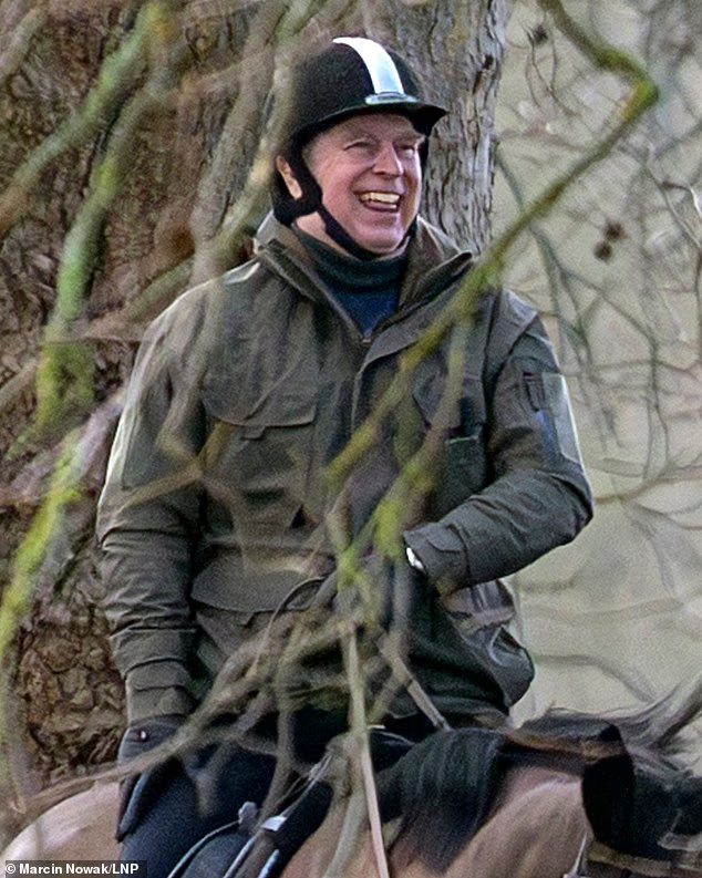 Эндрю Маунтбеттен-Виндзор катается на лошади в Виндзорском парке в воскресенье 1 февраля 2026 года.