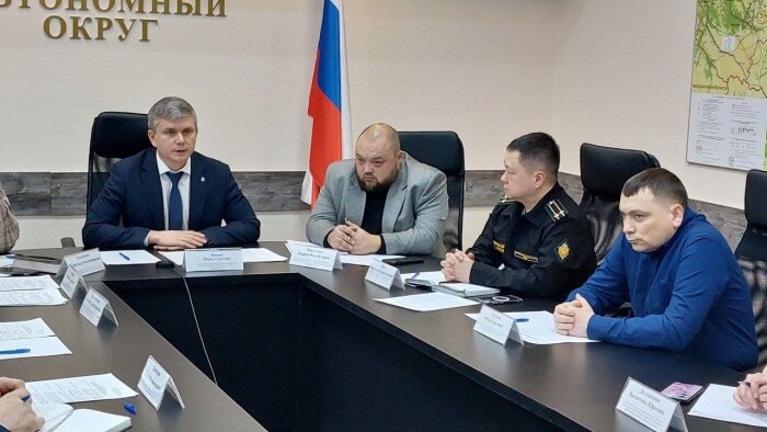 Павел Кощеев ведёт заседание комиссии по распределению квот добычи красной рыбы / Фото: телеграм-канал Павел Кощеев