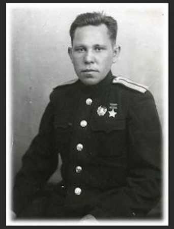 Василий Павлович Кисляков. Советский военнослужащий военно-морского флота. Участник Великой Отечественной войны, Герой Советского Союза. Первый Герой Советского Союза на Северном флоте. Капитан морской пехоты.