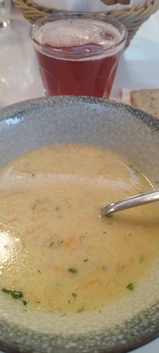 Супчик очень не плох: нежная, бархатистая консистения и мягкий. совсем не луковый вкус. 