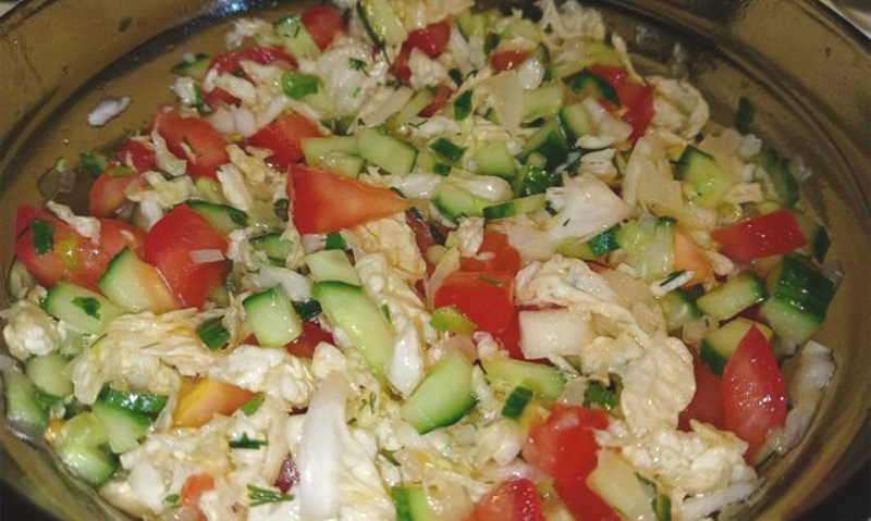 Салат из пекинской капусты