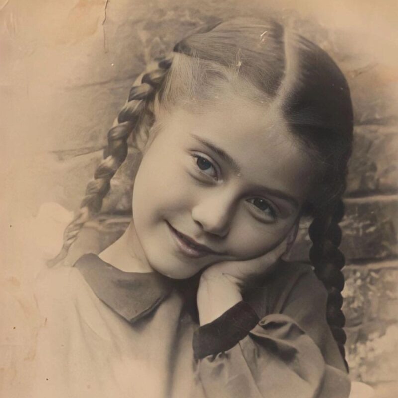    Мама Ирины Мирошниченко с дочерью: именно она привила будущей звезде изысканный вкус и веру в себя.