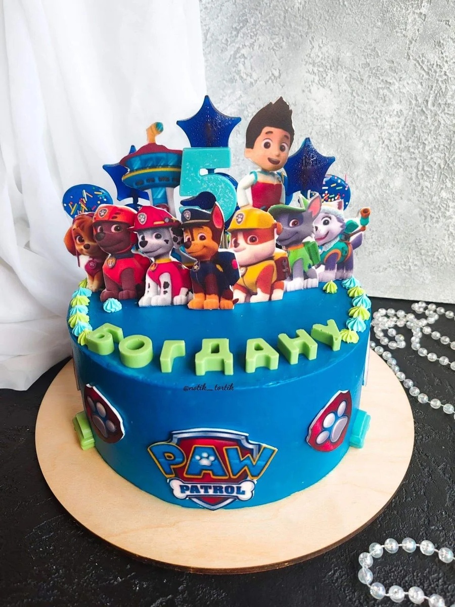 Вот такой тортик я делала в прошлом году крестнику мужа. Мой племяшка хочет такой же) 