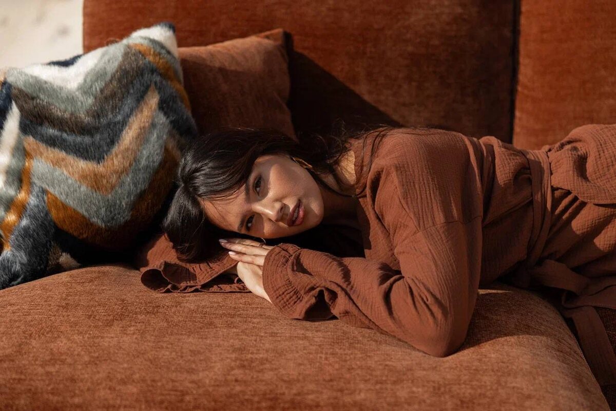 Диван - это место силы, место, где вы чаще всего находитесь и "живете"