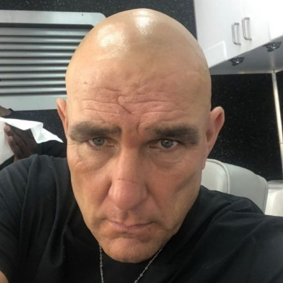     Винни Джонс, Джейсон Айзекс, Камила Мендес и Бен Фостер снимаются в новом фильме Гая Ричи