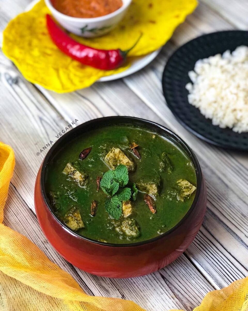 Палак тофу - веганская и постная альтернатива известного индийского блюд Палак панир