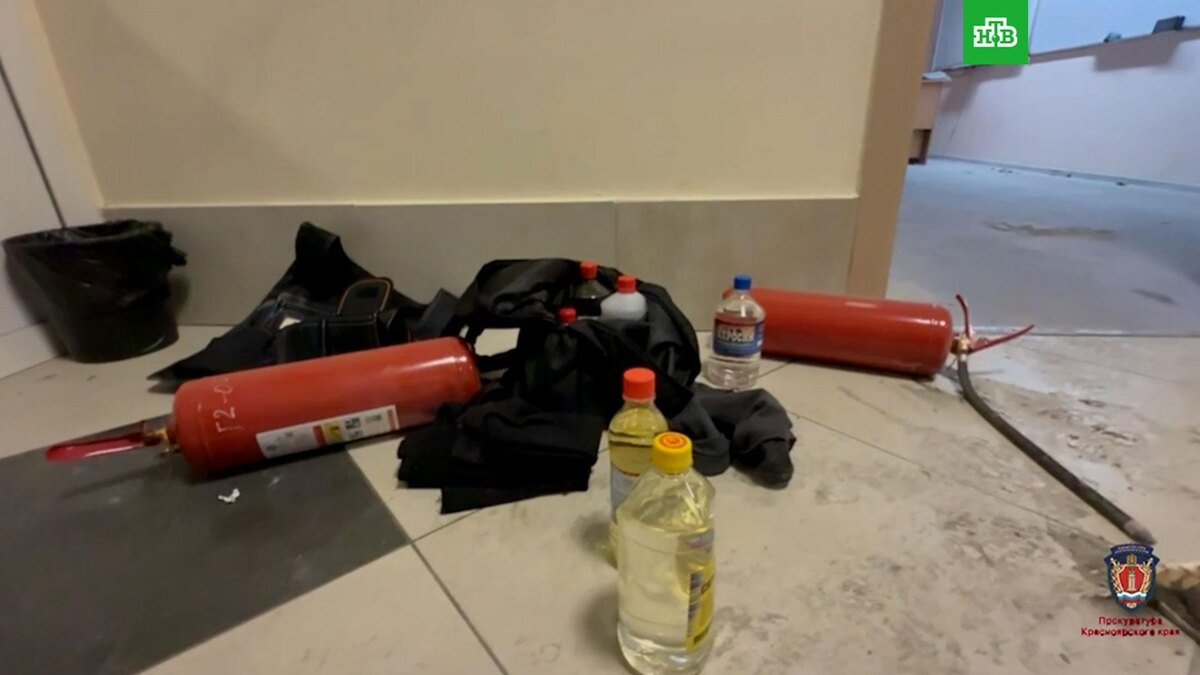    Опубликовано видео из красноярской школы, где восьмиклассница подожгла класс