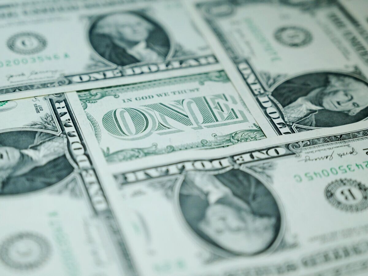    Денежные купюры США.© РИА Новости . Владимир Трефилов