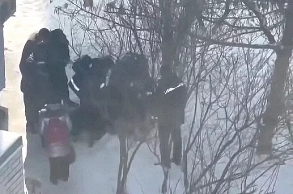    Под Волгоградом медики спасают упавшую с высоты 19-летнюю волжанку