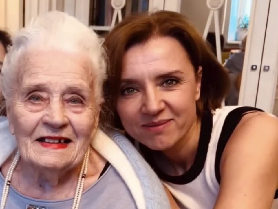    Ксения Алферова с бабушкой Личная страничка героя публикации в соцсети