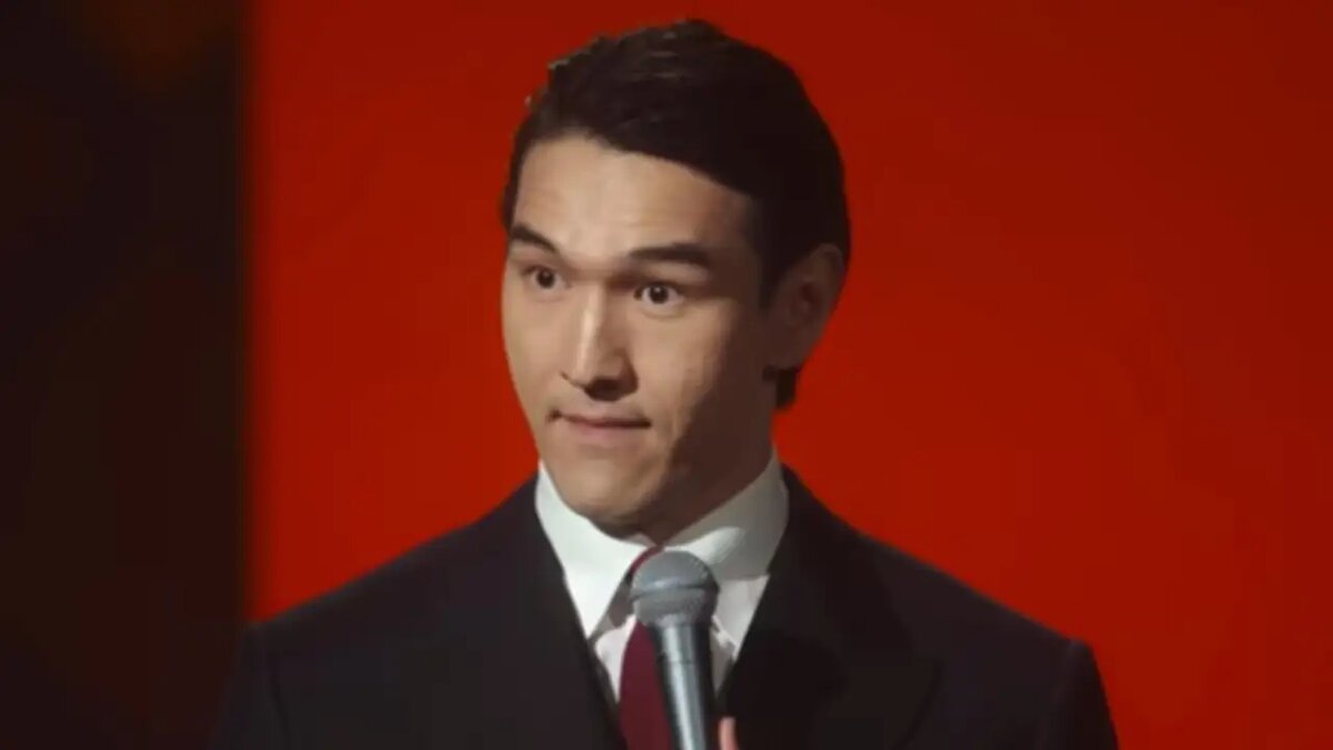    Стендап-комик Нурлан Сабуров. © YouTube / Нурлан Сабуров