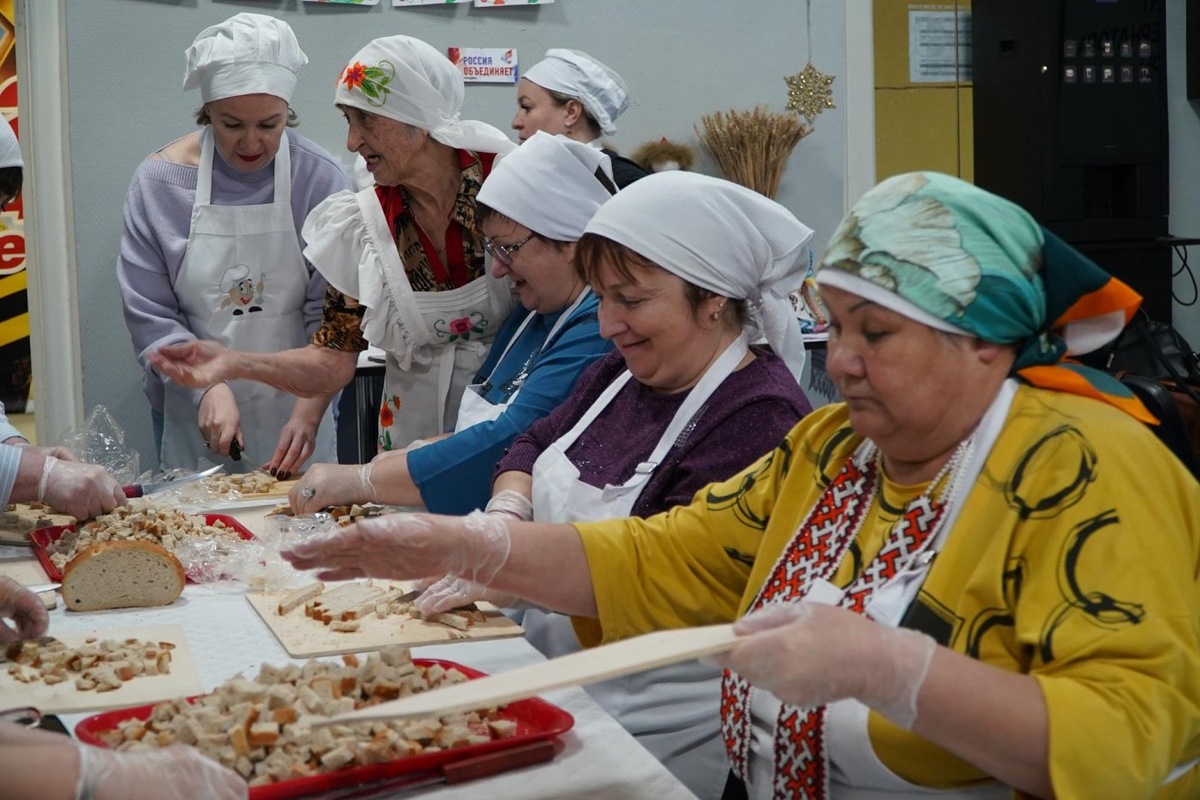    В Лангепасе устроили кулинарный марафон национальных организаций города в пользу воинов СВО