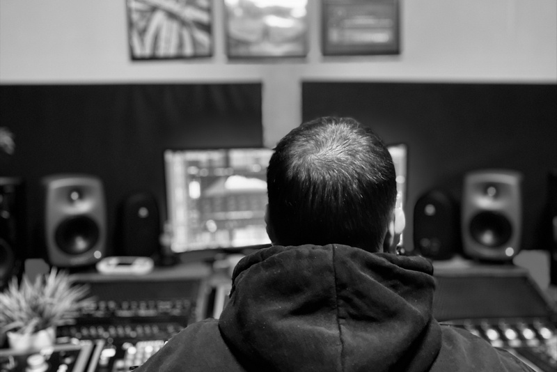 Звуки цветущих тропиков из зимнего Петербурга. Слушаем и обсуждаем новый трек Dvashest’ — Into the Woods