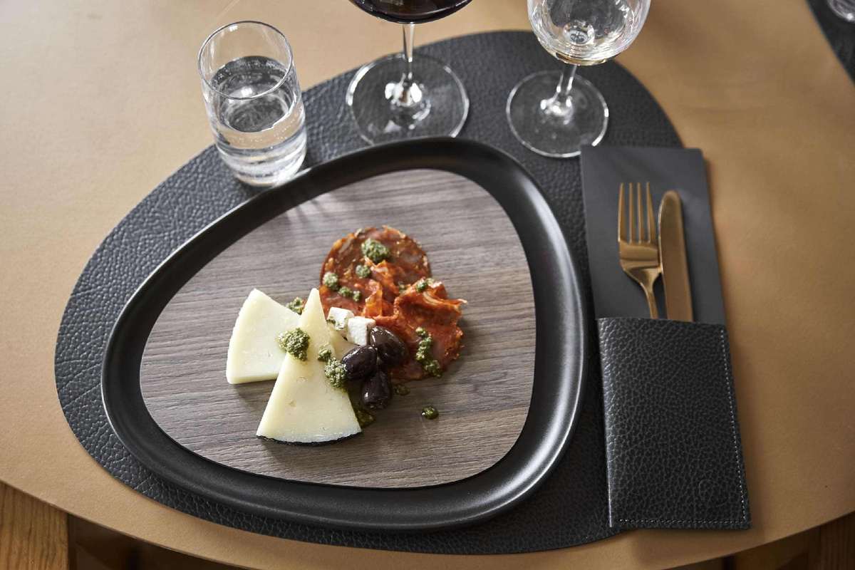 Салфетка для сервировка стола в ресторане Vero (натуральная переработанная кожа)