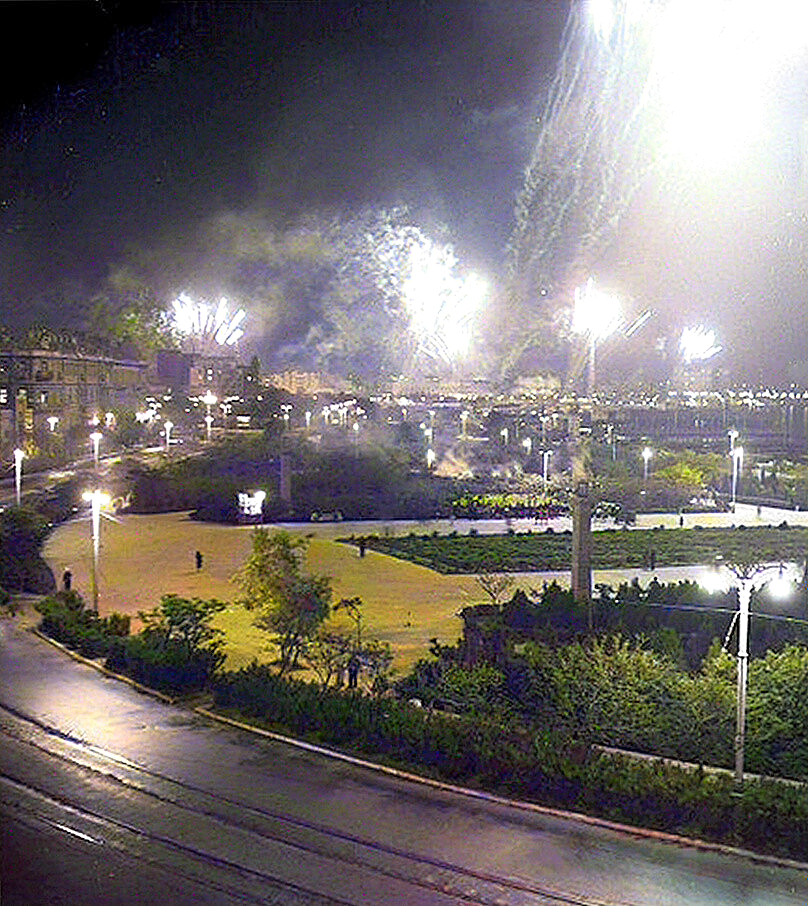 Вид на бакинский салют со Старого Интуриста