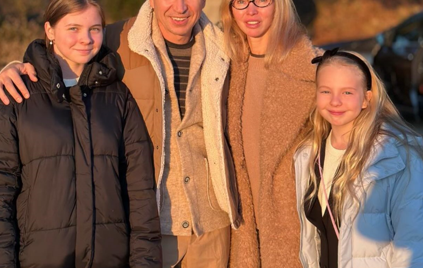 Лиза - копия отца, а Мишель - мамина дочка: Как выглядят дочки фигуристов Алексея Ягудина и Татьяны Тотьмяниной в 2026 году