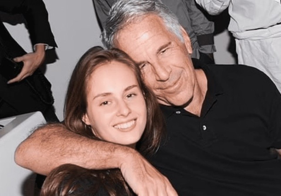    Эпштейн и Карина Шуляк в Нью-Йорке СОЦСЕТИ