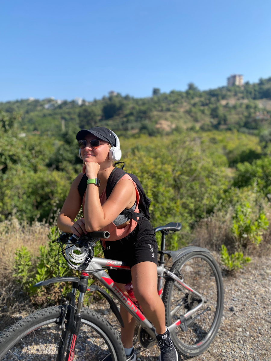 С уважением, автор статьи - фитнес-тренер, специалист по коррекции осанки и работе с болью в спине - Исакова Юлия. Спасибо, что доверяете и читаете!