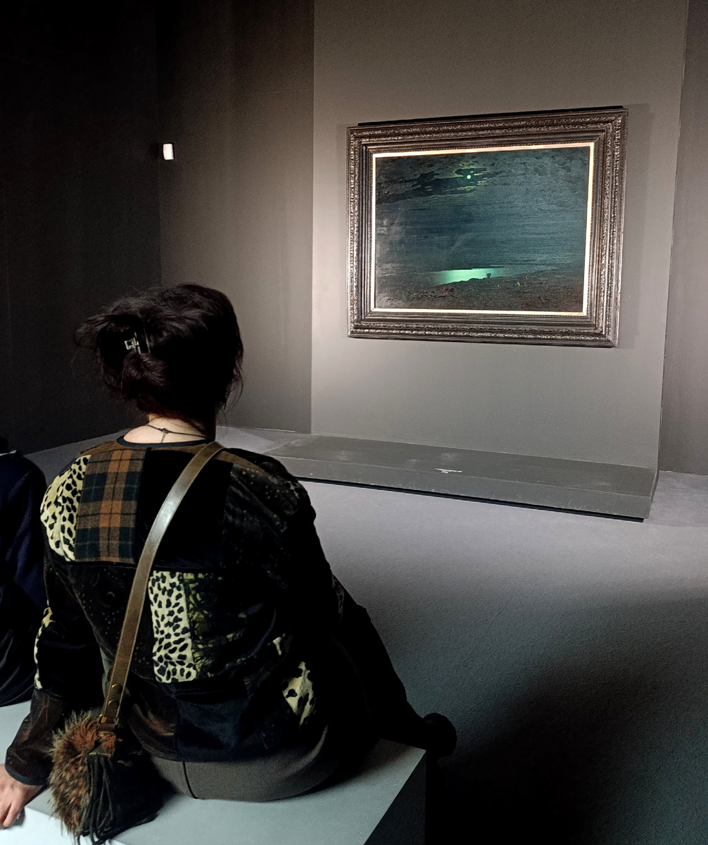 Все фото автора. На выставке. Дочь. 