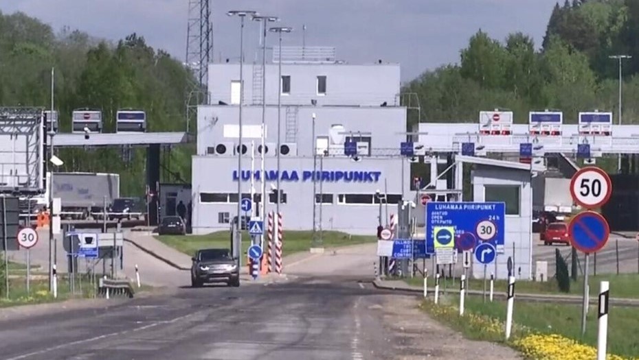 Автор фото: ETV. Пункт пропуска Лухамаа на границе Эстонии с Россией. Снимок с видео.