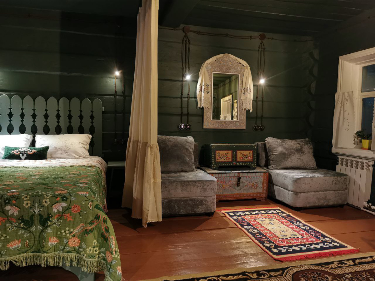 Удобные спальные места, отличное постельное белье и старые вещи