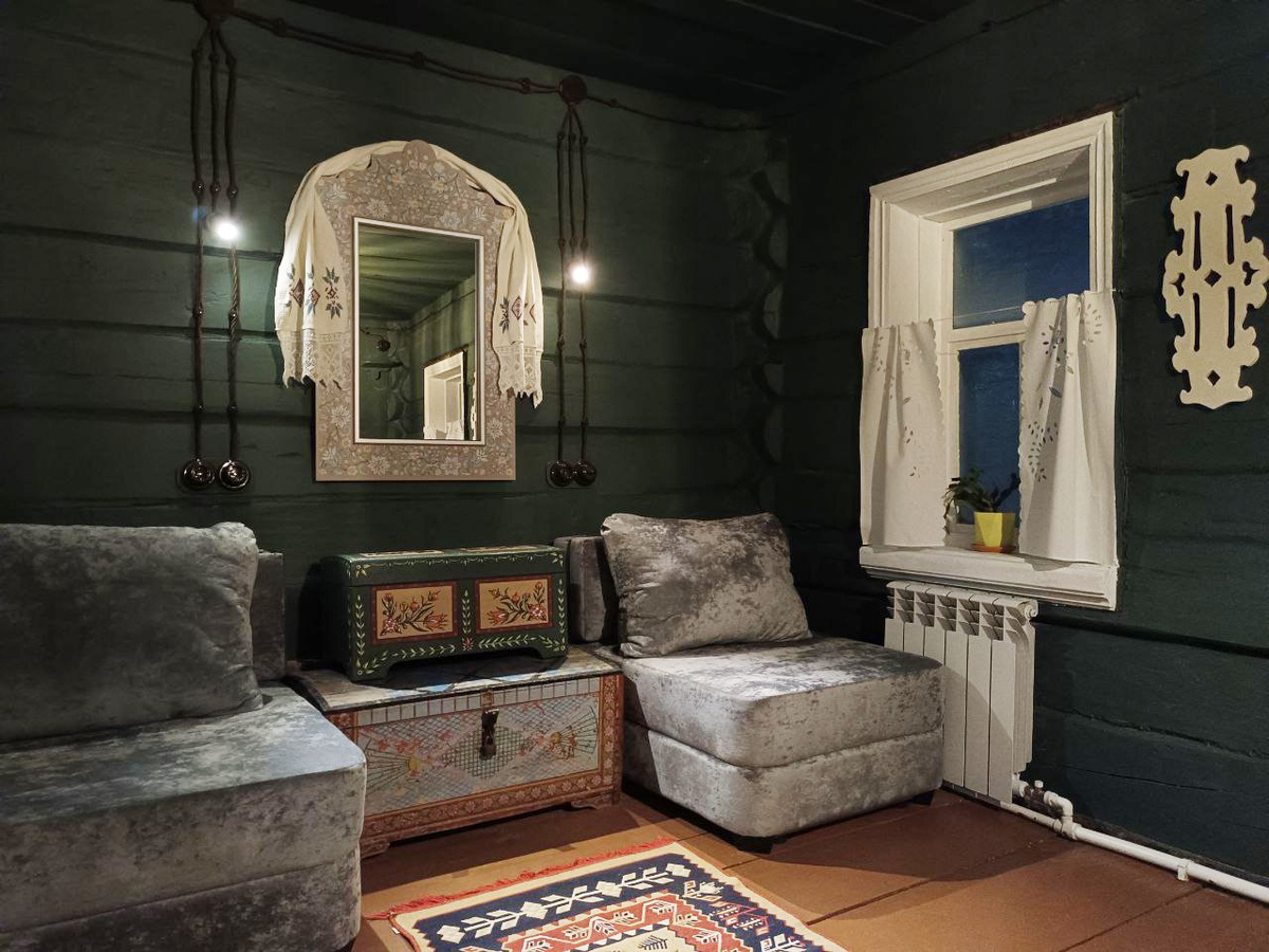 В этом доме полно старых предметов, возможно со временем мы еще добавим старины