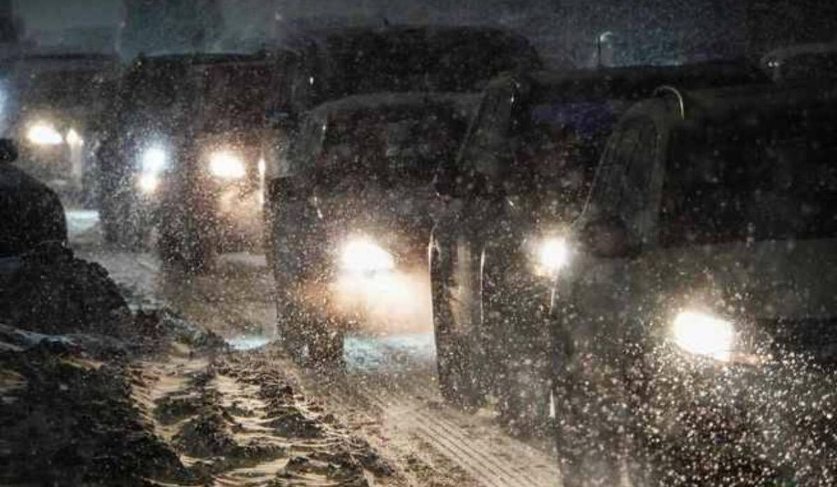     Движение автомобилей. Источник: ngs55.ru Автор фото: Евгений Софийчук