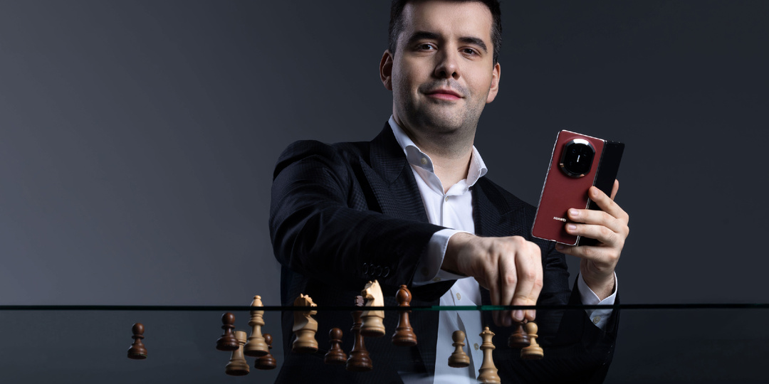 В Москве пройдет первый сеанс одновременной игры в шахматы на смартфонах HUAWEI Mate X7 с гроссмейстером Яном Непомнящим