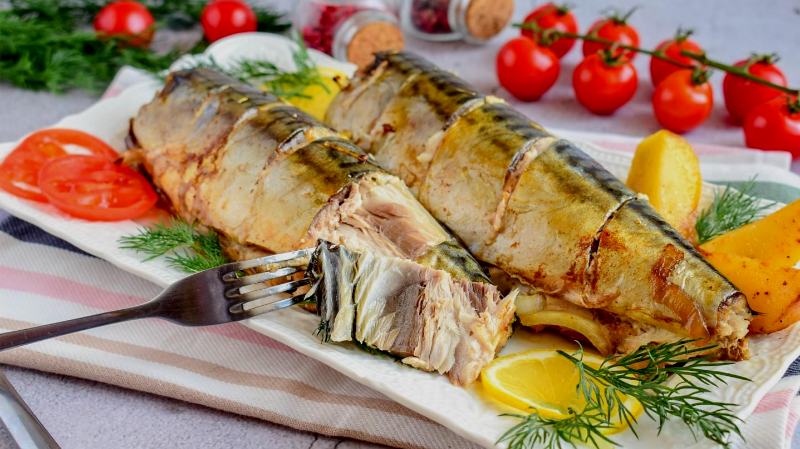 Скумбрия запеченная в духовке с овощами