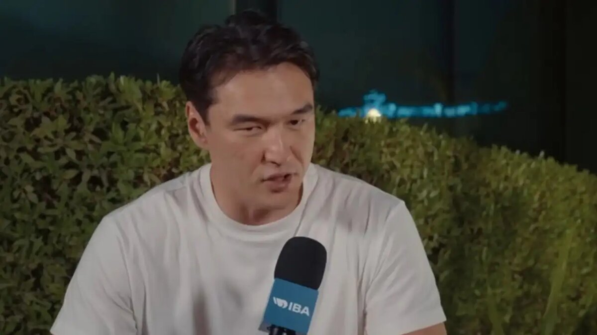    Стендап-комик Нурлан Сабуров. © YouTube / Нурлан Сабуров