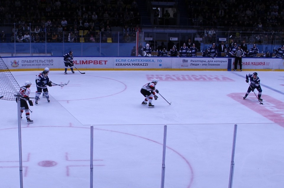    В прошлом сезоне «Буран» не только впервые одолел сибиряков, но и сделал это дважды, причем оба раза учинил разгром – 3:0 и 6:3. Алексей СЕРГУНИН