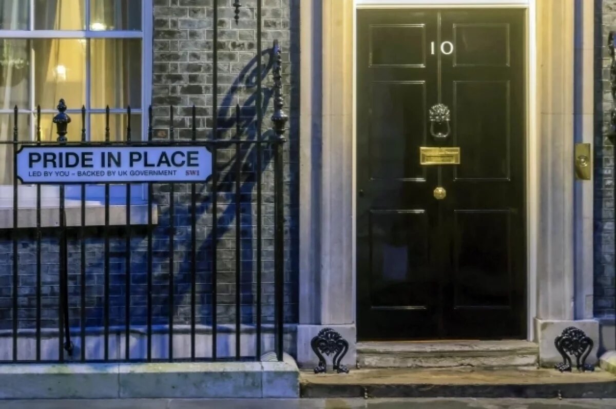    Мандельсон хотел привести модель из РФ на Даунинг-стрит по просьбе Эпштейна