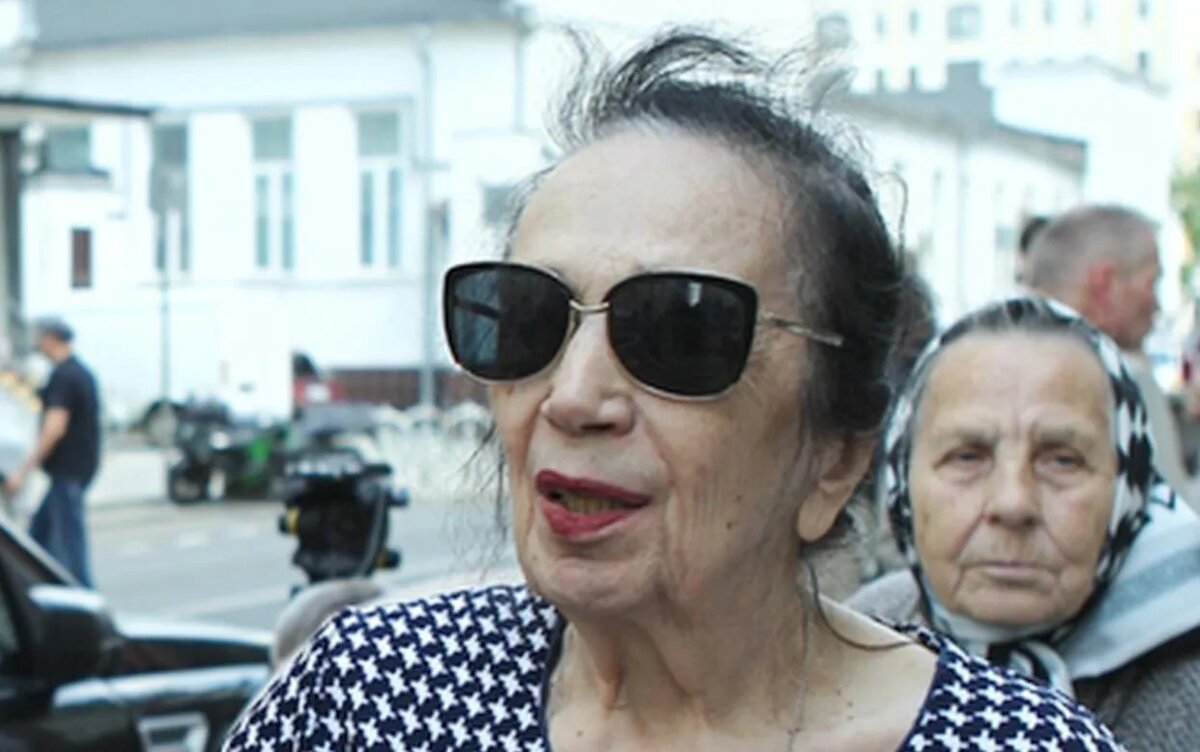    Месяц молчали и не хоронили: что скрывали о смерти вдовы Баталова Гитаны Леонтенко