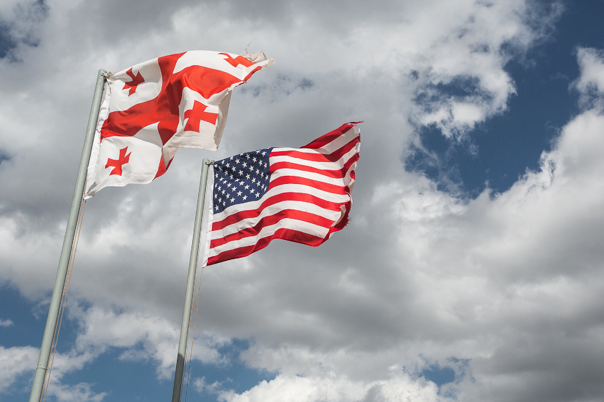 Флаги Грузии и США©