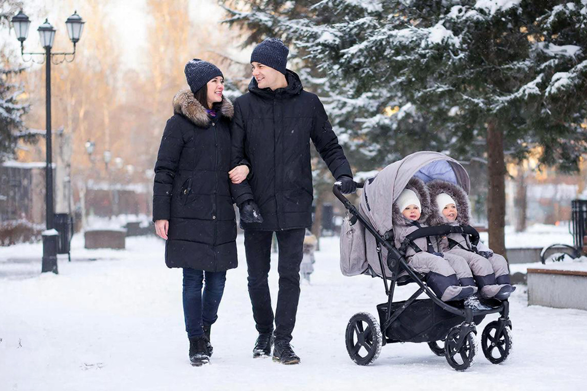 Почетный знак и 50 тысяч рублей лучшим родителям региона будут вручать с этого года.  Фото: Изображение сгенерировано с помощью ИИ / Светлана Возмилова