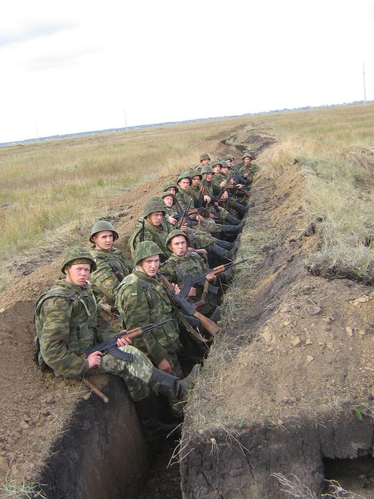 Один из взводов на полевых занятиях.