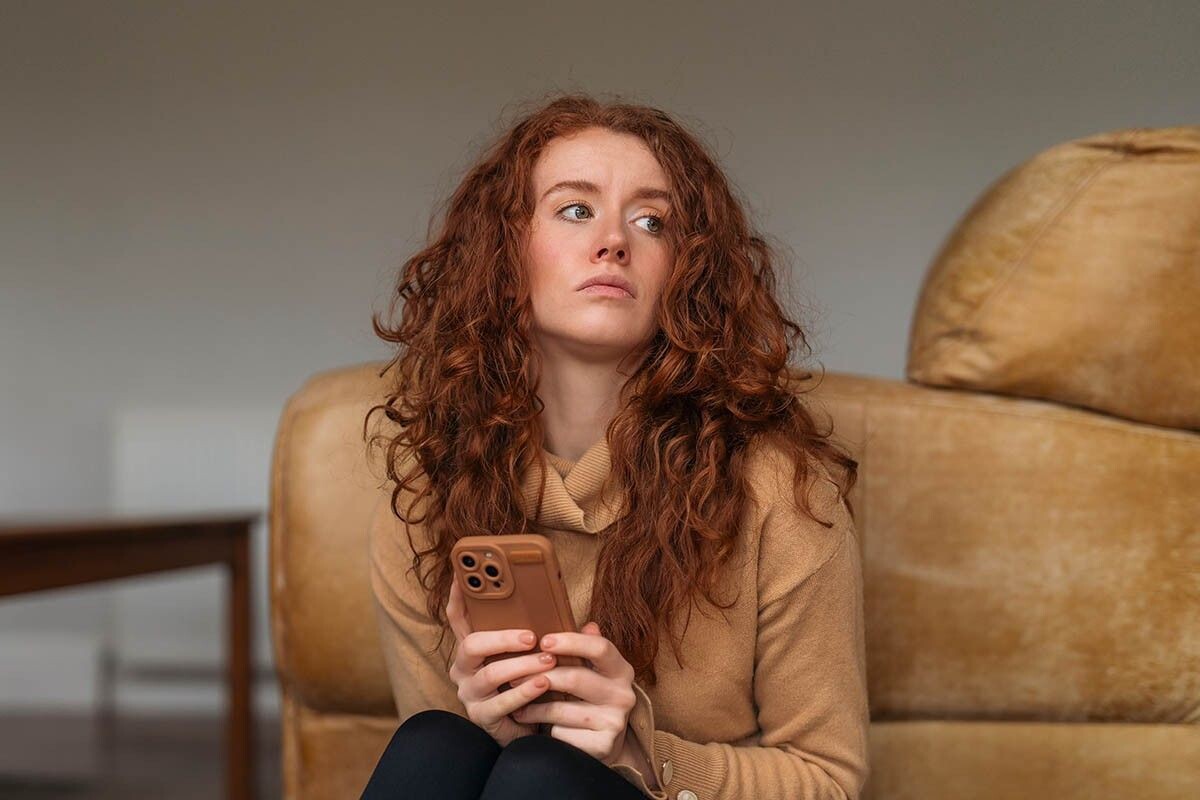 В мессенджерах мы храним полжизни: рабочие и личные переписки, каналы по интересам. Обидно, если что-то исчезает. Источник: Irene Miller / Shutterstock / FOTODOM📷
