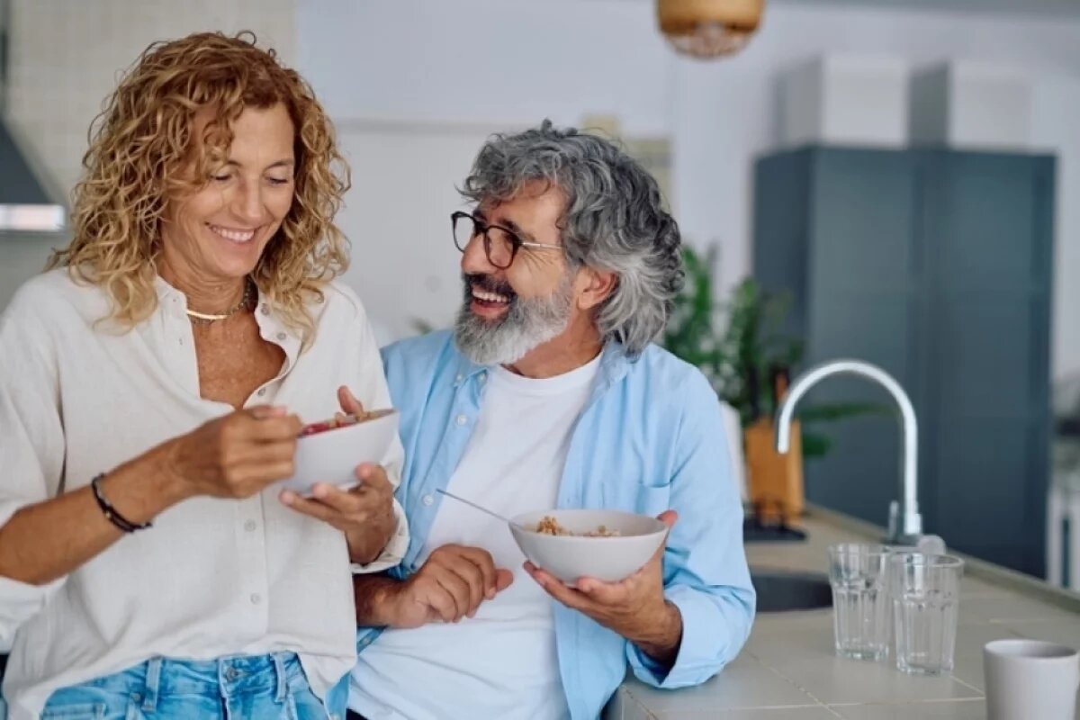    Какие привычки в рационе могут стать формулой долголетия? Вопрос долголетия редко решается одним продуктом или идеальной диетой. Куда важнее то, как именно мы едим каждый день.